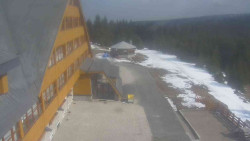 Parkoviště a hlavní vchod