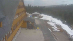 Parkoviště a hlavní vchod