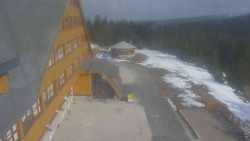 Parkoviště a hlavní vchod