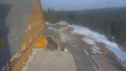 Parkoviště a hlavní vchod