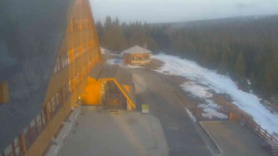 Parkoviště a hlavní vchod