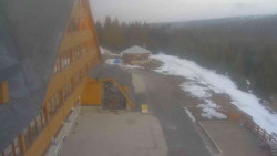 Parkoviště a hlavní vchod