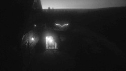 Parkoviště a hlavní vchod