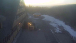 Parkoviště a hlavní vchod