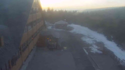 Parkoviště a hlavní vchod