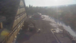 Parkoviště a hlavní vchod