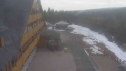 Parkoviště a hlavní vchod