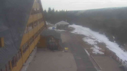 Parkoviště a hlavní vchod