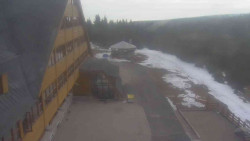 Parkoviště a hlavní vchod