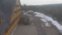 Parkoviště a hlavní vchod