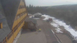 Parkoviště a hlavní vchod