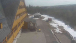 Parkoviště a hlavní vchod