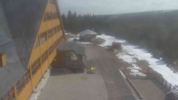 Parkoviště a hlavní vchod