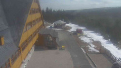 Parkoviště a hlavní vchod