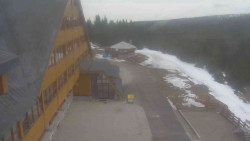 Parkoviště a hlavní vchod