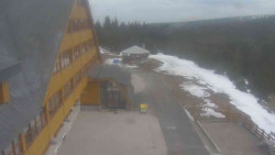 Parkoviště a hlavní vchod