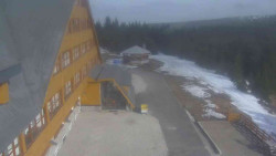 Parkoviště a hlavní vchod