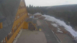 Parkoviště a hlavní vchod