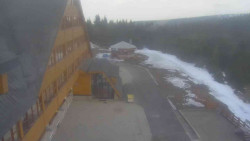 Parkoviště a hlavní vchod