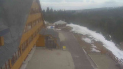 Parkoviště a hlavní vchod