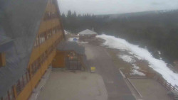 Parkoviště a hlavní vchod