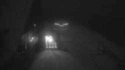 Parkoviště a hlavní vchod