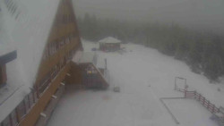 Parkoviště a hlavní vchod