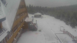 Parkoviště a hlavní vchod