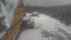 Parkoviště a hlavní vchod