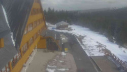 Parkoviště a hlavní vchod