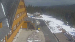 Parkoviště a hlavní vchod