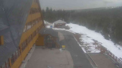 Parkoviště a hlavní vchod