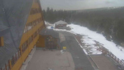 Parkoviště a hlavní vchod