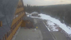 Parkoviště a hlavní vchod