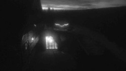 Parkoviště a hlavní vchod