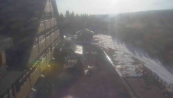 Parkoviště a hlavní vchod