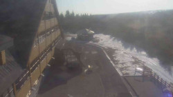 Parkoviště a hlavní vchod