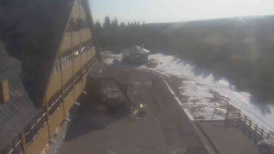 Parkoviště a hlavní vchod