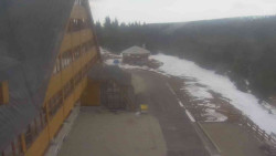 Parkoviště a hlavní vchod