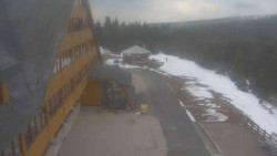 Parkoviště a hlavní vchod