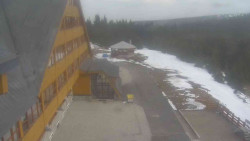 Parkoviště a hlavní vchod