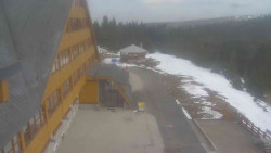 Parkoviště a hlavní vchod