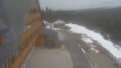 Parkoviště a hlavní vchod