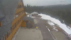 Parkoviště a hlavní vchod