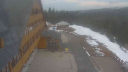 Parkoviště a hlavní vchod