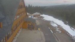 Parkoviště a hlavní vchod