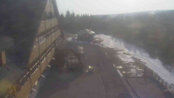 Parkoviště a hlavní vchod