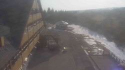 Parkoviště a hlavní vchod