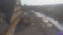 Parkoviště a hlavní vchod