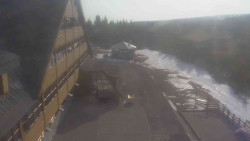 Parkoviště a hlavní vchod